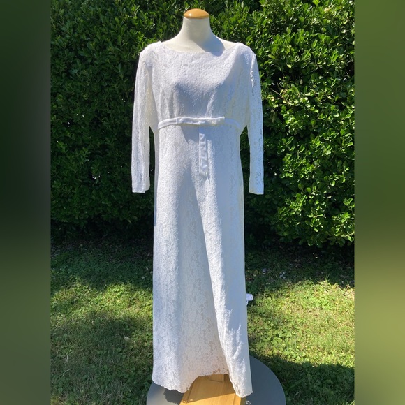 Vintage All Lace White 1960s Wedding Gown Size Medium - Picture 7 of 13